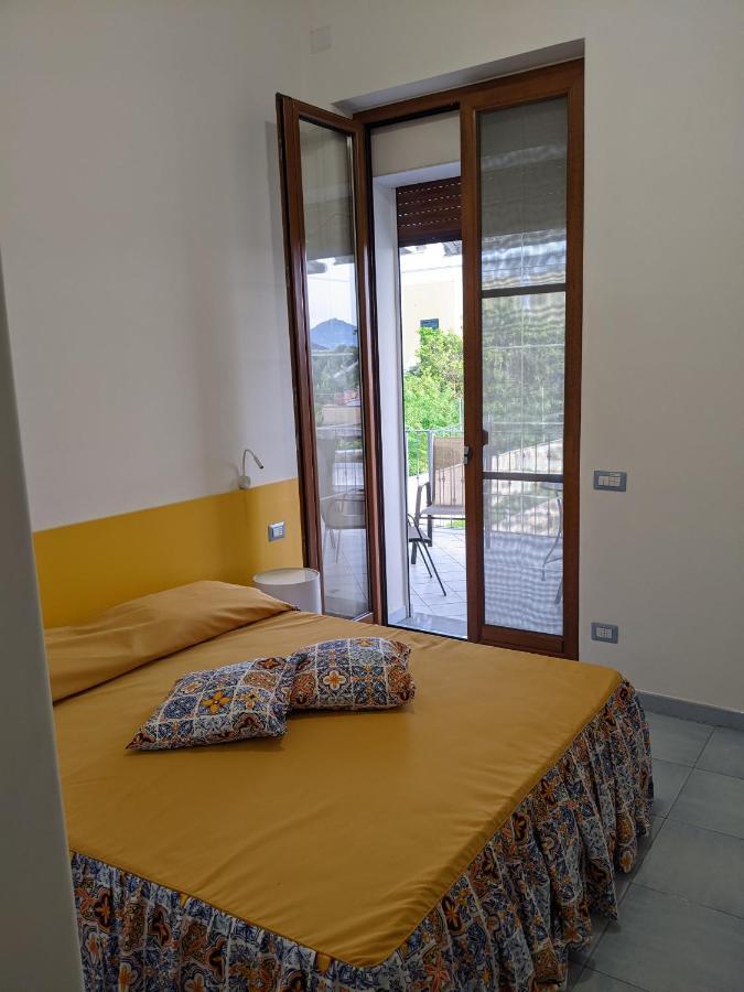 Tuttiacasaditeresa Rooms Procida Exterior foto